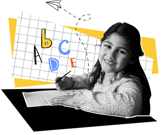nina-sonriente-tiro-medio-aprendiendo-ingles.png